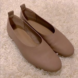 Everlane Day Glove Flats in Tan - size 6.5